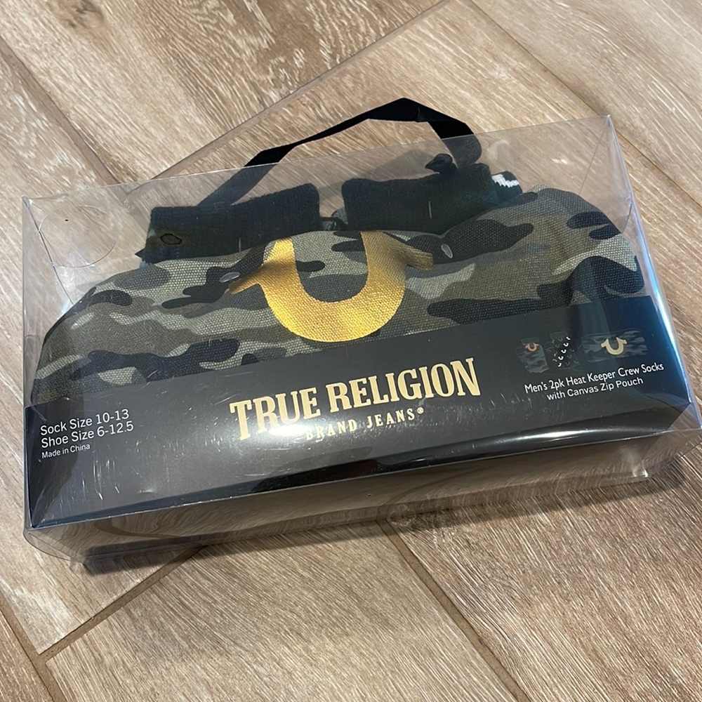 True Religion Gift Set! Camo Canvas Zip Pouch and 2 Pack Crew Socks Size…